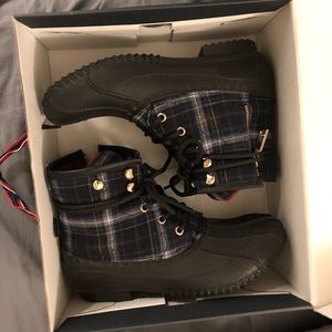 Size 9 Tommy Hilfiger duck boots